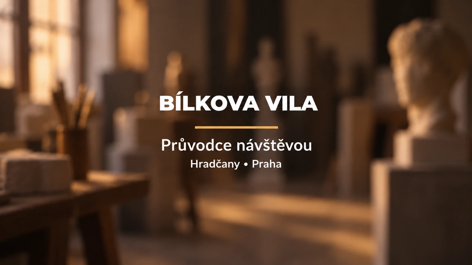 Bílkova vila: jednotný bílý titulek se zlatou linkou na rozostřeném pozadí sochařského ateliéru