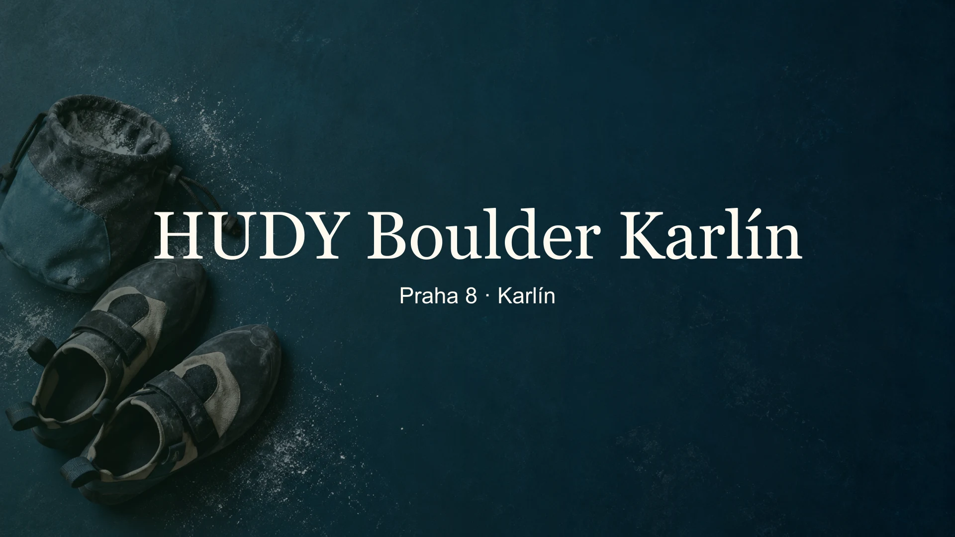 Tematické zátiší lezeckých pomůcek s titulkem HUDY Boulder Karlín, Praha 8 · Karlín