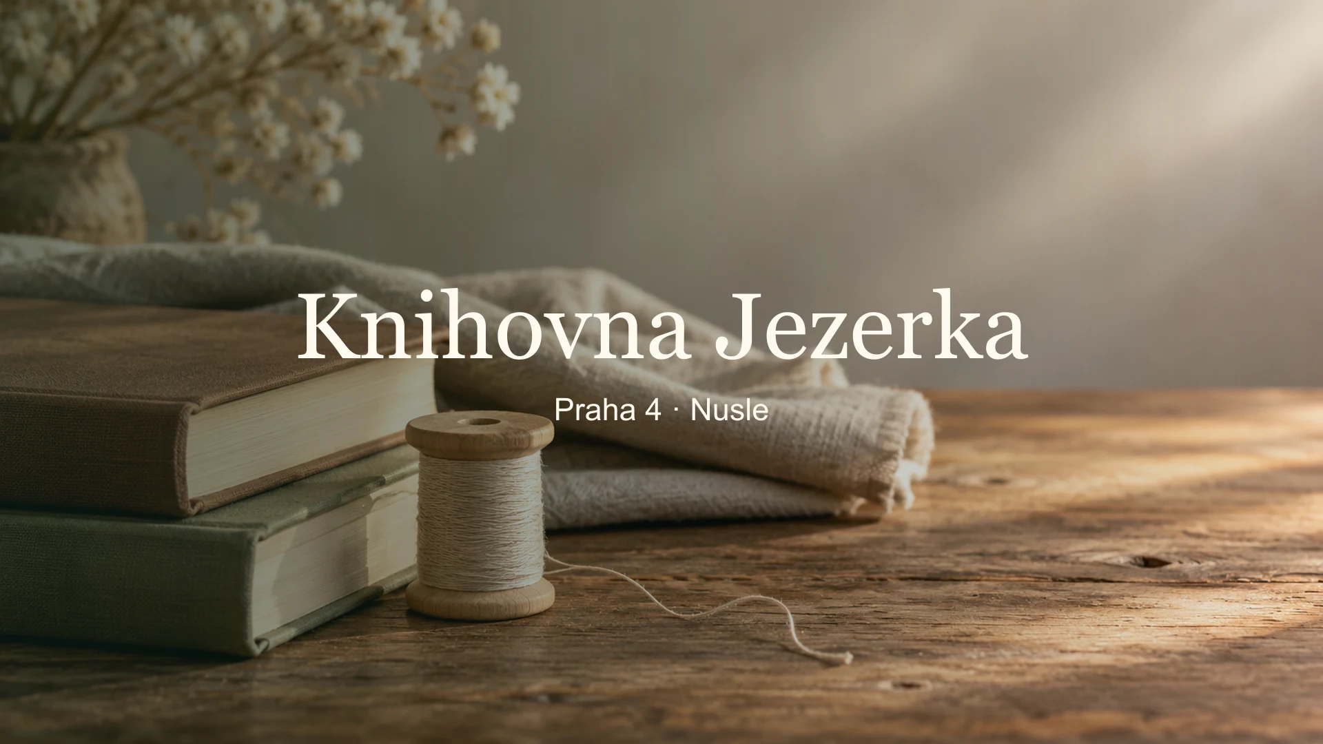 Tematické zátiší s knihami a čtenářskými potřebami, titulek Knihovna Jezerka, Praha 4 · Nusle