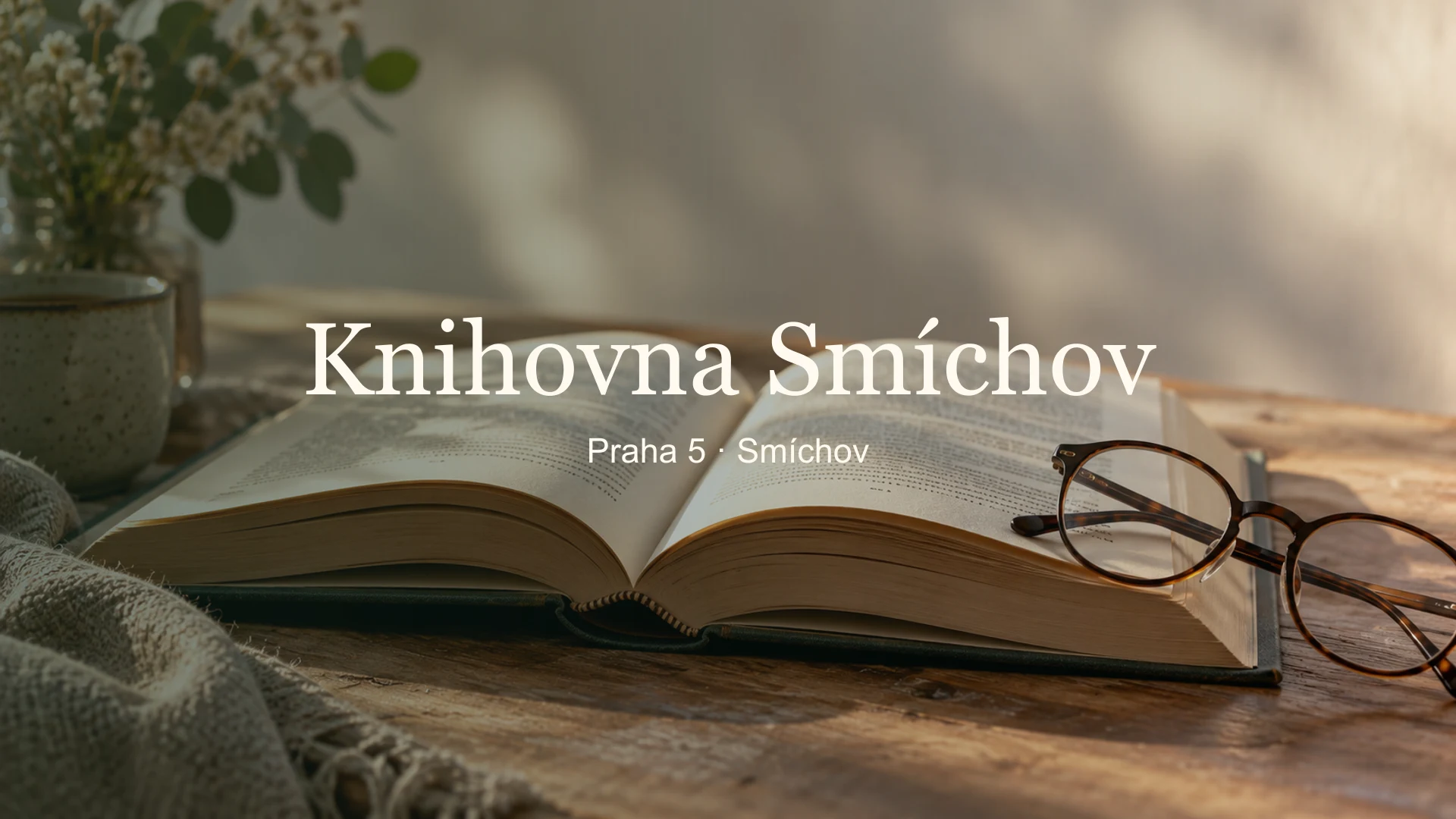 Tematické zátiší s knihami a čtenářskými potřebami, titulek Knihovna Smíchov, Praha 5 · Smíchov