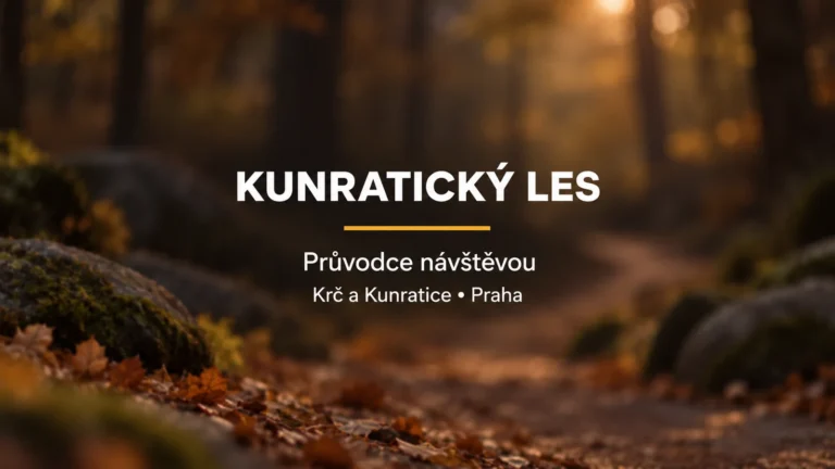 Kunratický les: bílý název a zlatá linka na rozostřeném pozadí podzimní lesní cesty