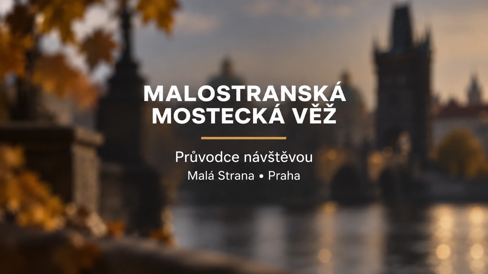 Malostranská mostecká věž: bílý titulek se zlatou linkou na rozostřeném pozadí gotické věže a řeky
