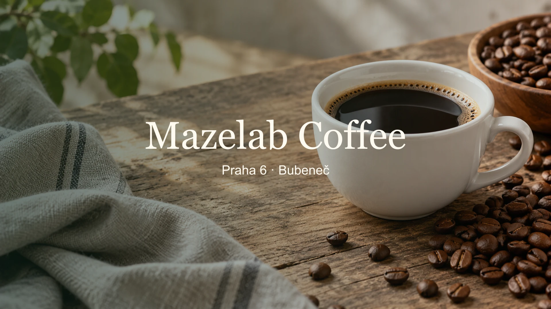Bílý šálek černé kávy a kávová zrna s názvem Mazelab Coffee a lokalitou Praha 6 – Bubeneč.