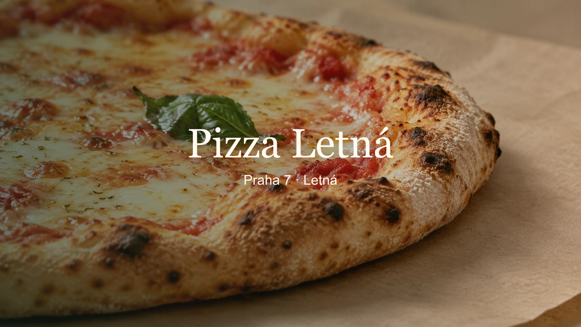 Detail sýrové pizzy s názvem Pizza Letná a lokalitou Praha 7 – Letná.