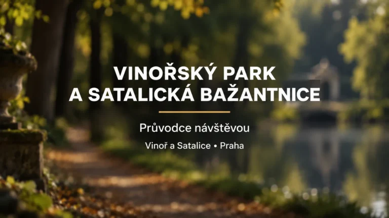Vinořský park a Satalická bažantnice: bílý název a zlatá linka na rozostřeném pozadí lesní aleje